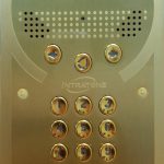 Interphone Audio Intratone Spécial Industrie Filaire 1 bouton - Finition  argent - Continental Automatisme Distribution